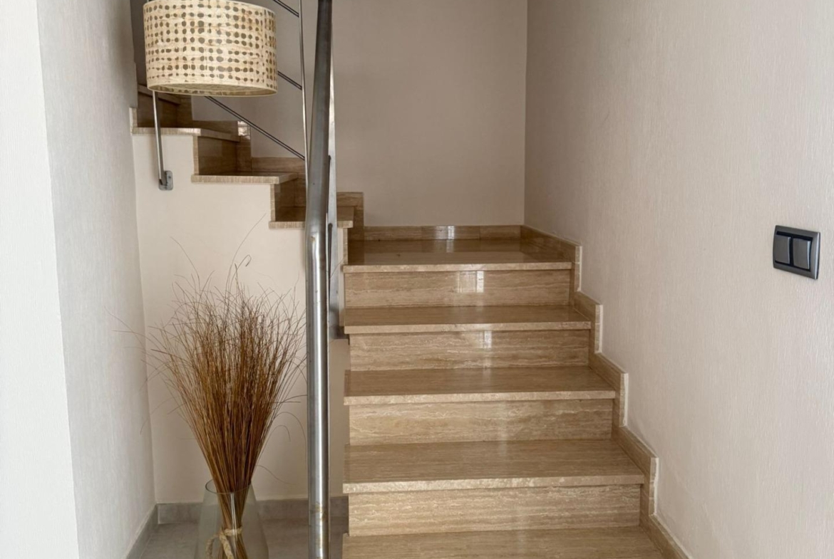 Exclusive house with 5 bedrooms and 3 bathrooms. It has a summer kitchen and private pool. 1 km from the sea.