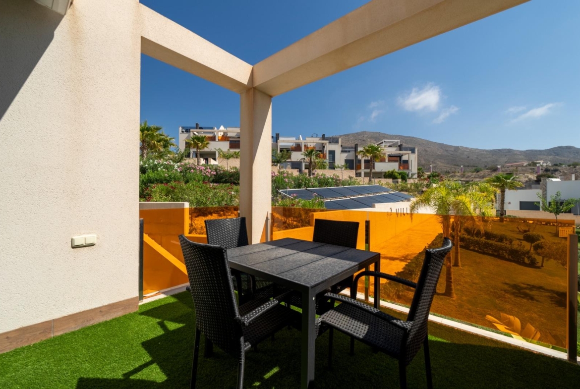 Penthouse with Solarium and BBQ in the Alegria Village Urbanization