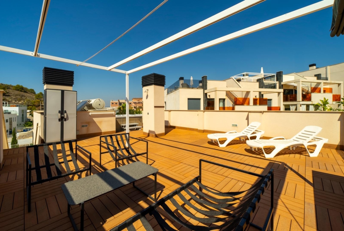 Penthouse with Solarium and BBQ in the Alegria Village Urbanization