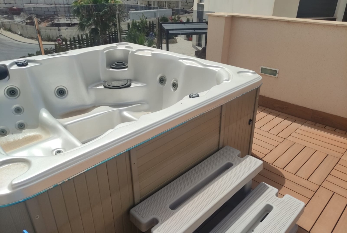 Penthouse with Solarium and BBQ in the Alegria Village Urbanization