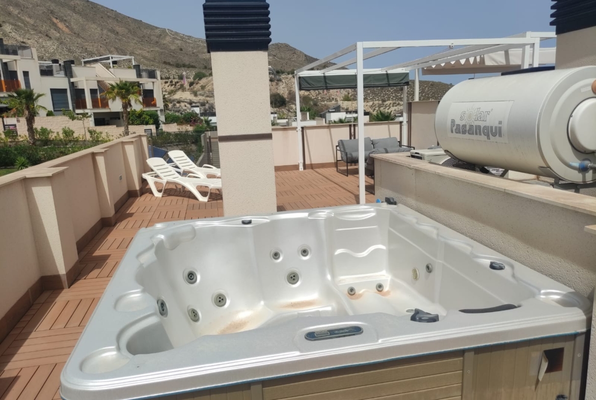 Penthouse with Solarium and BBQ in the Alegria Village Urbanization