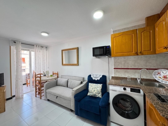 ESTUDIO A 250 METROS DE PLAYA DE LOS LOCOS Y CON 25 M2. CON PISCINA COMUNITARIA.