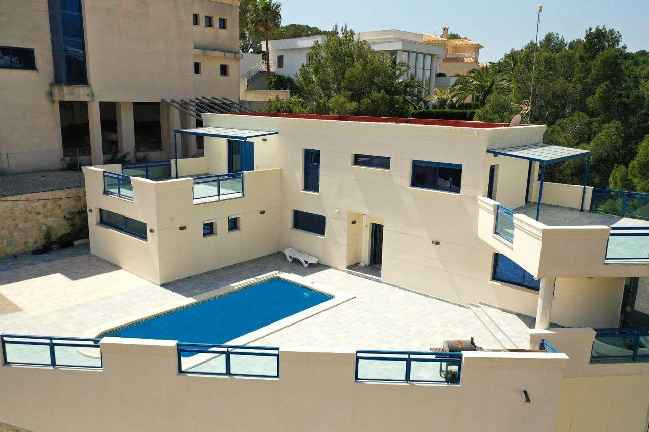 5-1-72 🏡 Live in Altea Hills — one of the most prestigious and secure locations on the Costa Blanca.