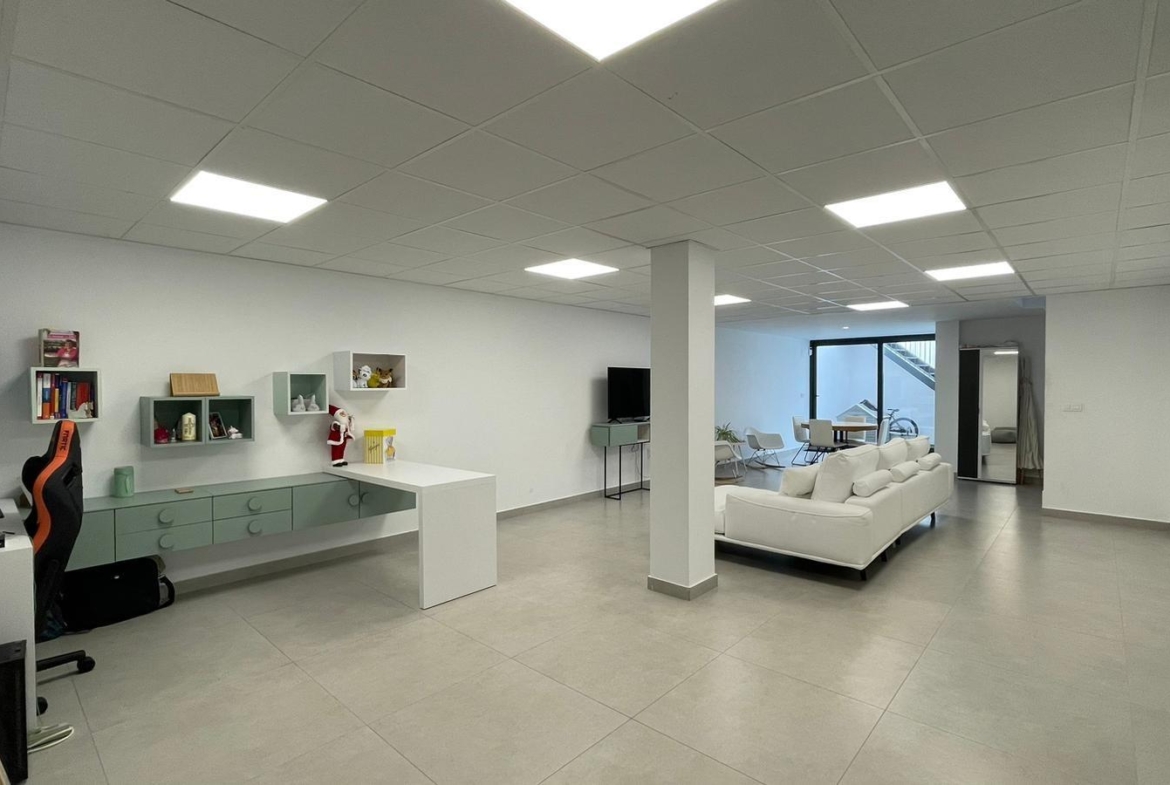 SPECTACULAIR MODERN TORN KEY VILLA