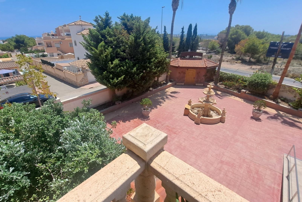 RESTAURANTE EN CABO ROIG. CON 871 M2.