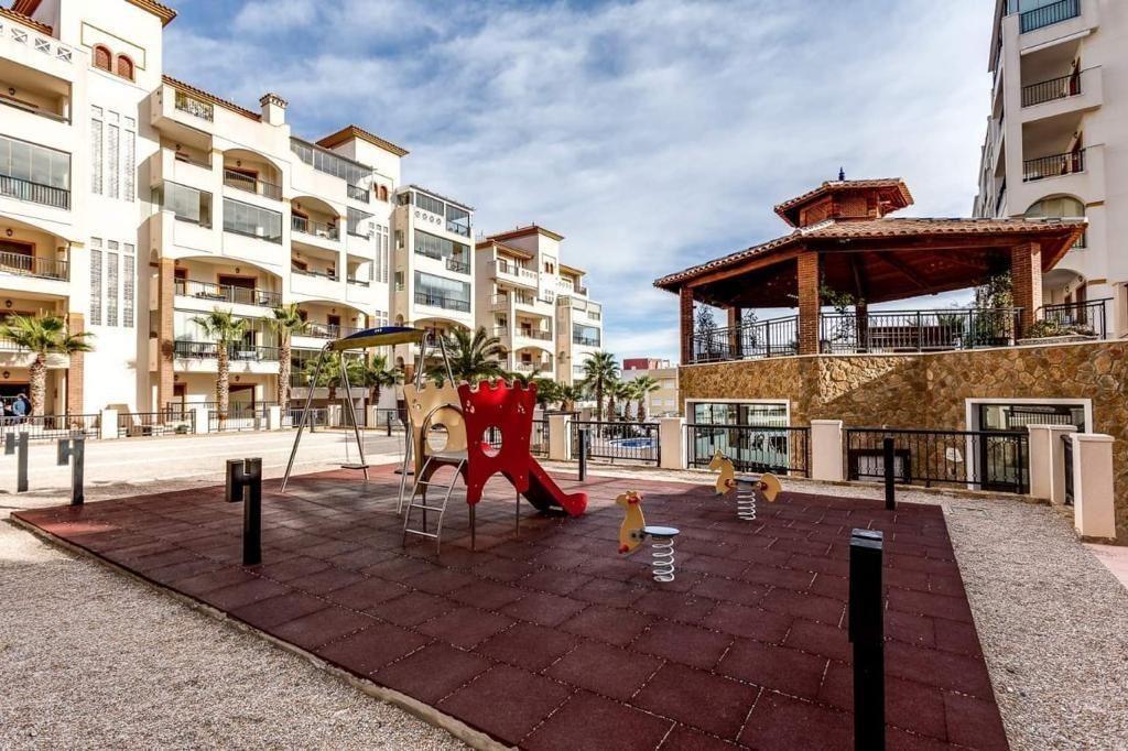 Exclusief appartement in Guardamar del Segura met uitzicht op zee