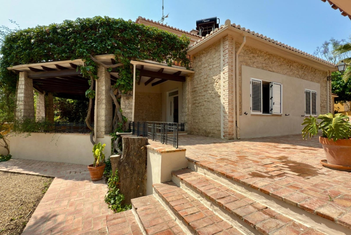 Exclusieve Villa Omringd door de natuur in Alicante