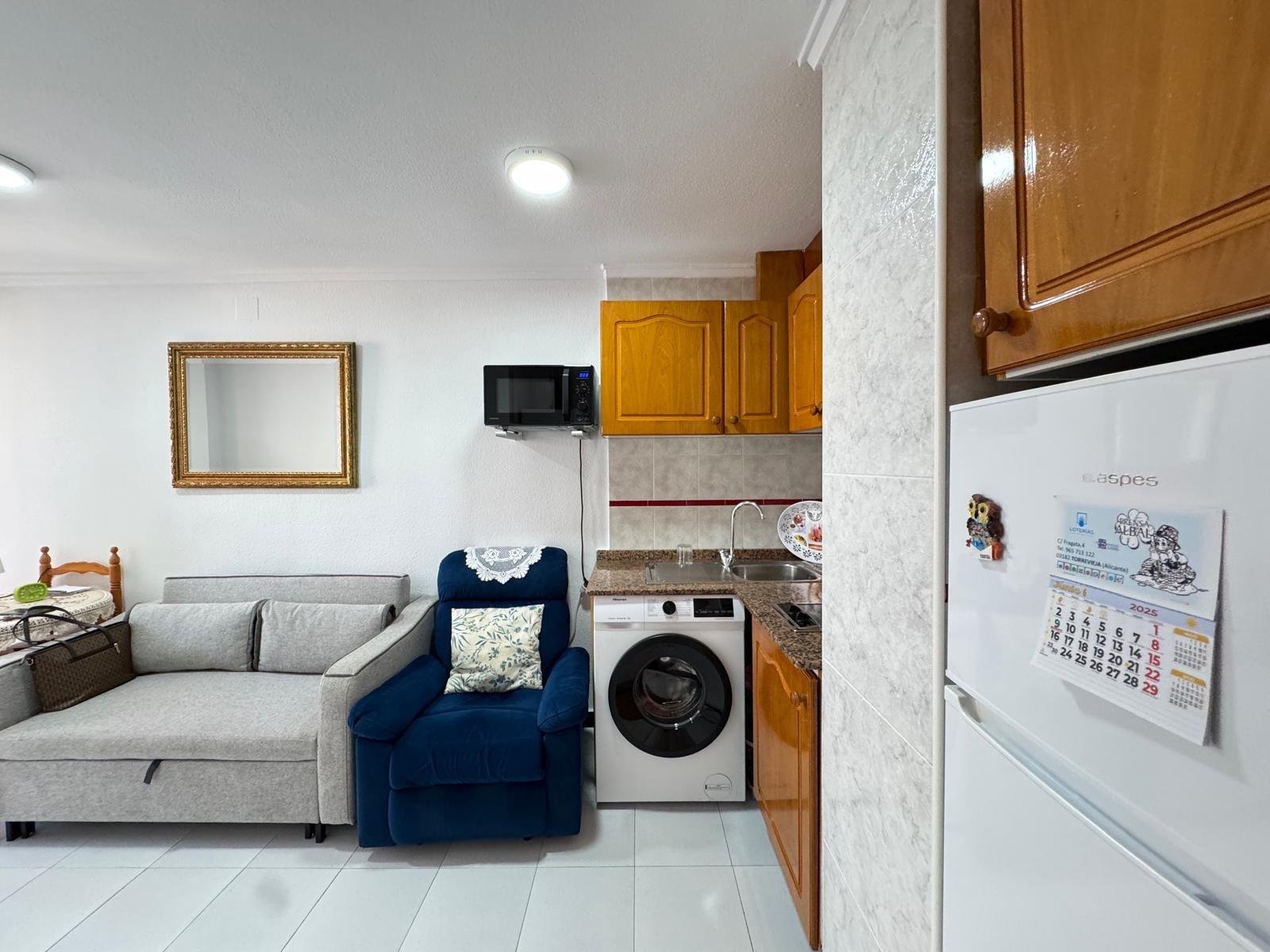 5-10-60 ESTUDIO A 250 METROS DE PLAYA DE LOS LOCOS Y CON 25 M2. CON PISCINA COMUNITARIA.