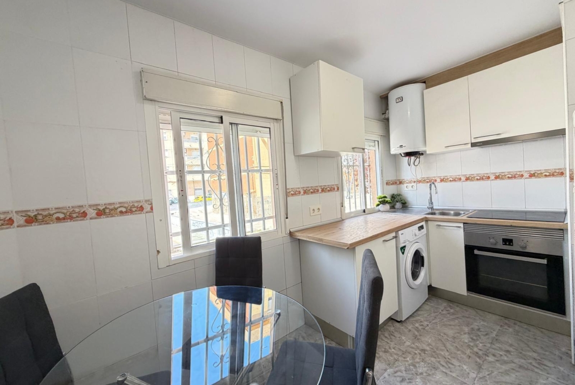 REFORMED 2-BEDROOM APARTMENT. 1 BATHROOM. WITH 65 M2. PARK OF NATIONS AREA. BEACH 800 METERS AWAY.