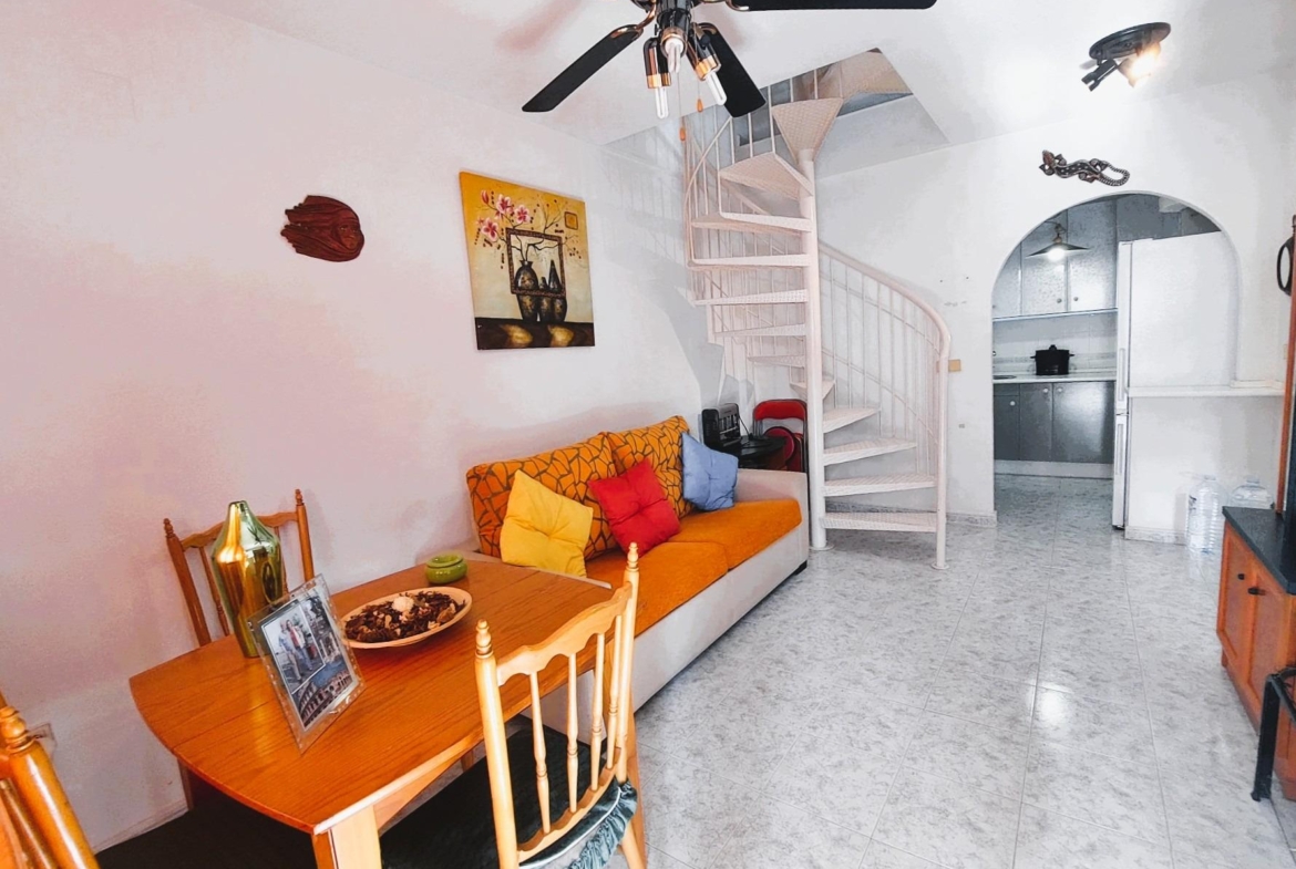 Nice bungalow on the upper floor with private solarium and sea views