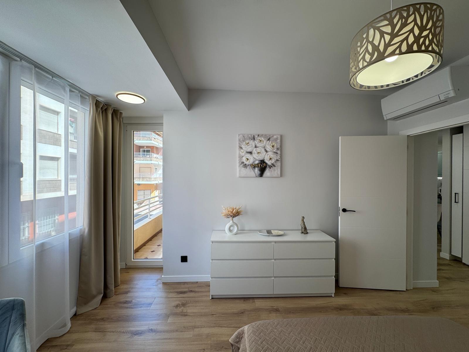 TOTALLY RENOVATED APARTMENT 20 METERS FROM THE BEACH WITH 100 M2 OF SURFACE. 3 BEDROOMS. 1 BATHROOMS.
