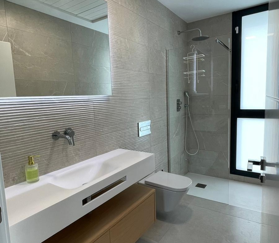 SPECTACULAIR MODERN TORN KEY VILLA