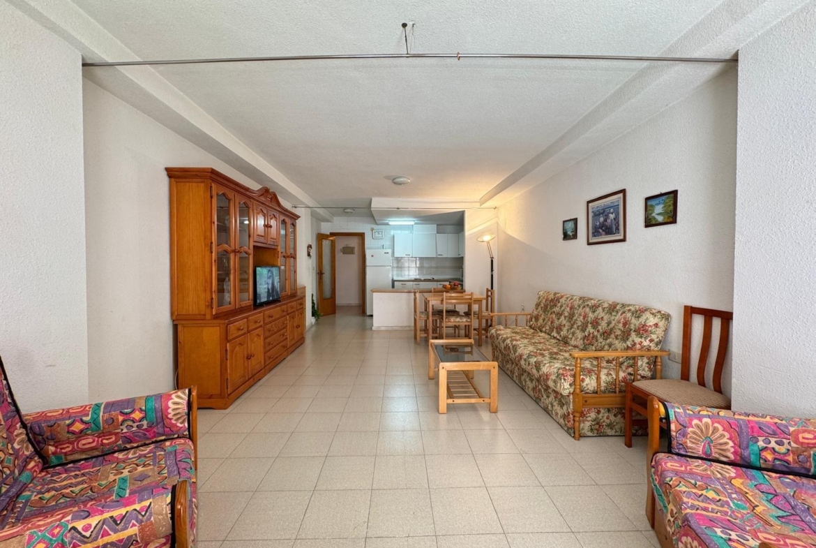 AMPLIO APARTAMENTO DE 99 M2 A 350 METROS DE PLAYA DEL CURA. 2 DORM. 1 BAÑO.