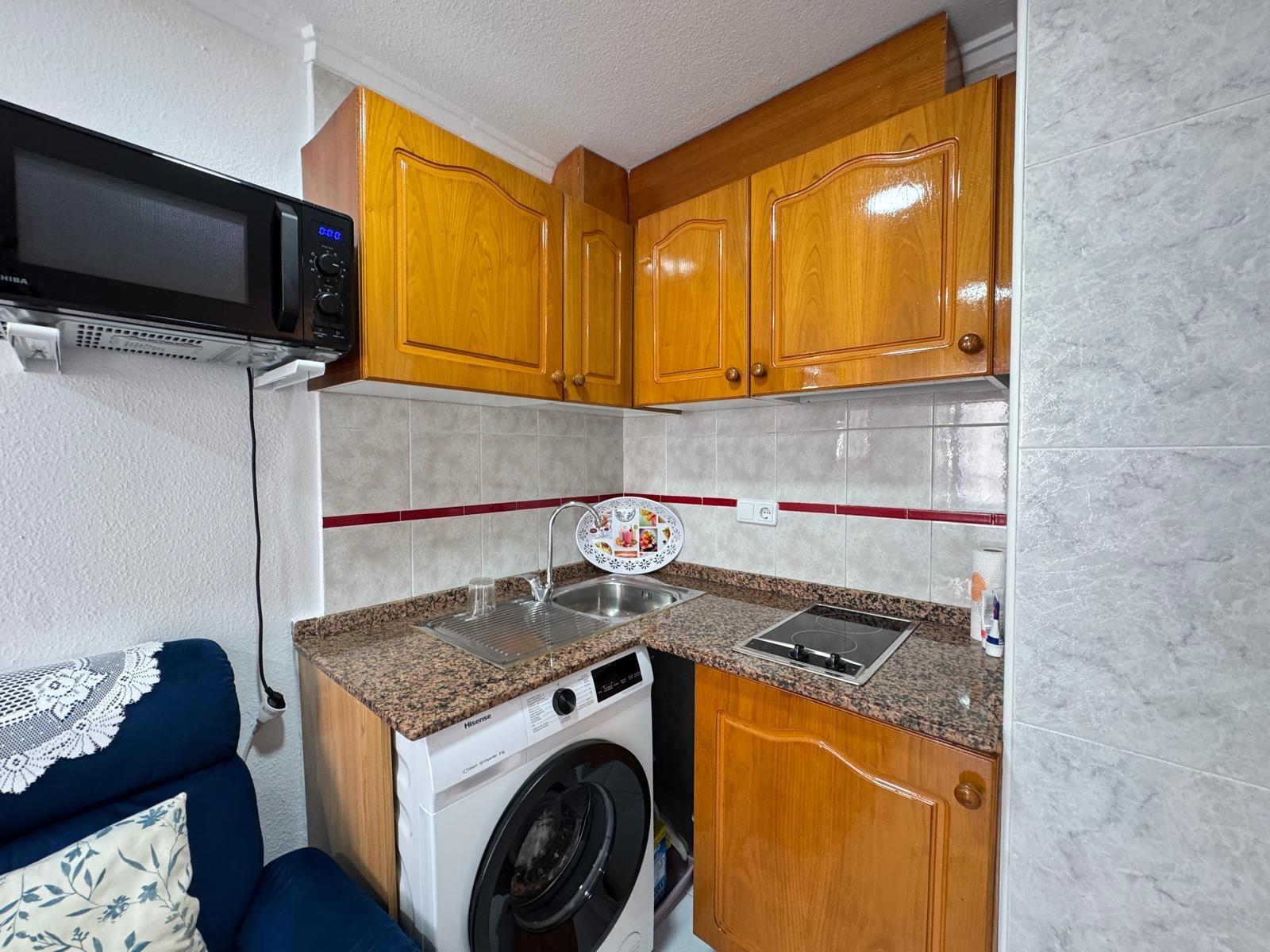 5-11-58 ESTUDIO A 250 METROS DE PLAYA DE LOS LOCOS Y CON 25 M2. CON PISCINA COMUNITARIA.