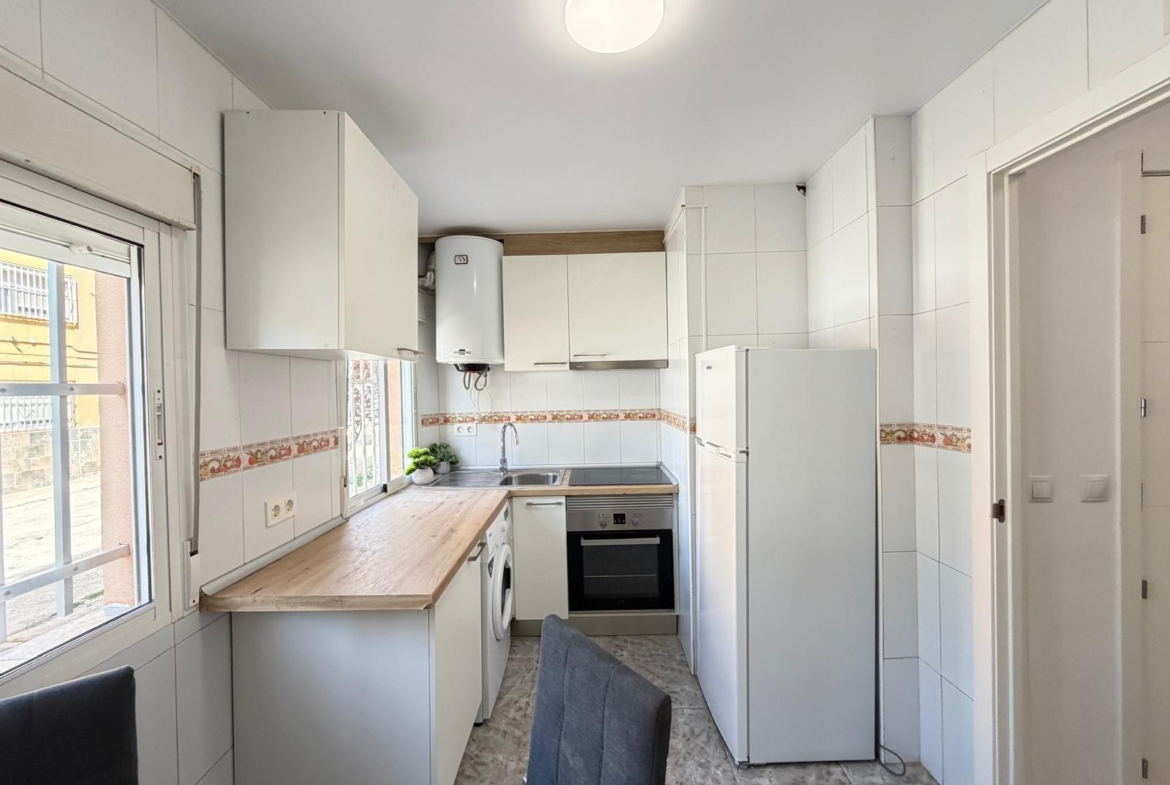 REFORMED 2-BEDROOM APARTMENT. 1 BATHROOM. WITH 65 M2. PARK OF NATIONS AREA. BEACH 800 METERS AWAY.