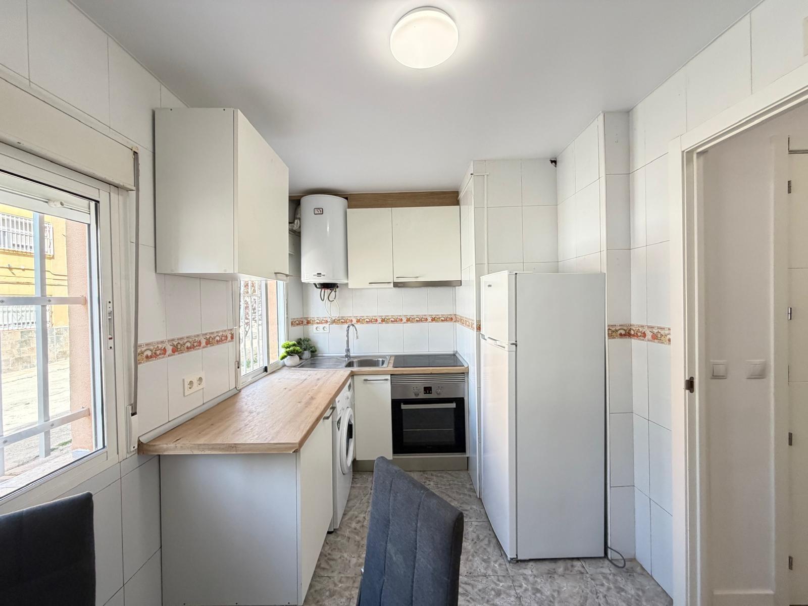 5-11-62 REFORMED 2-BEDROOM APARTMENT. 1 BATHROOM. WITH 65 M2. PARK OF NATIONS AREA. BEACH 800 METERS AWAY.
