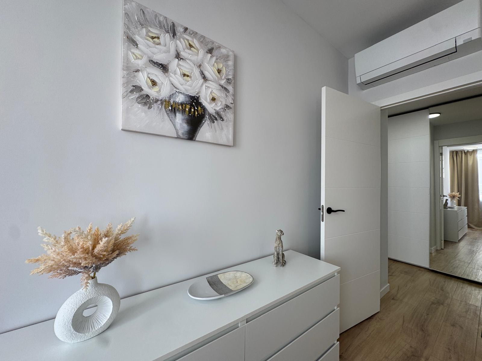 TOTALLY RENOVATED APARTMENT 20 METERS FROM THE BEACH WITH 100 M2 OF SURFACE. 3 BEDROOMS. 1 BATHROOMS.