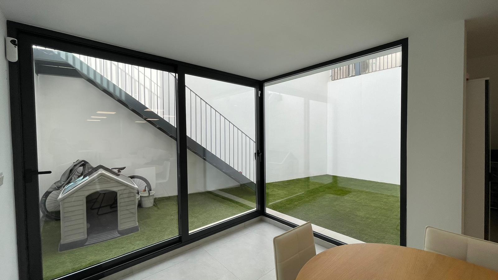 SPECTACULAIR MODERN TORN KEY VILLA