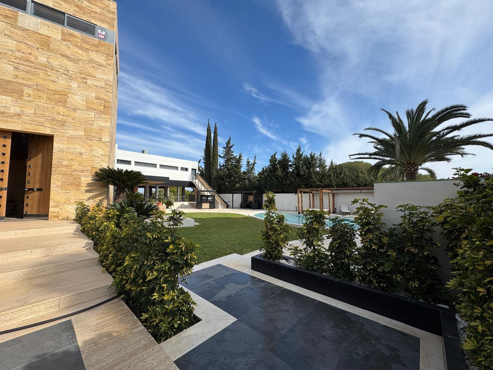 5-12-40 ESPECTACULAR VILLA EN CAMPOAMOR DE 847 M2 DE CASA Y 1500 M2 DE PARCELA. 7 DORM. 8 BAÑOS. PLAYA 750 M