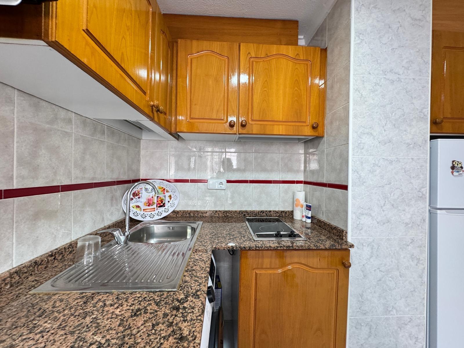 5-12-56 ESTUDIO A 250 METROS DE PLAYA DE LOS LOCOS Y CON 25 M2. CON PISCINA COMUNITARIA.
