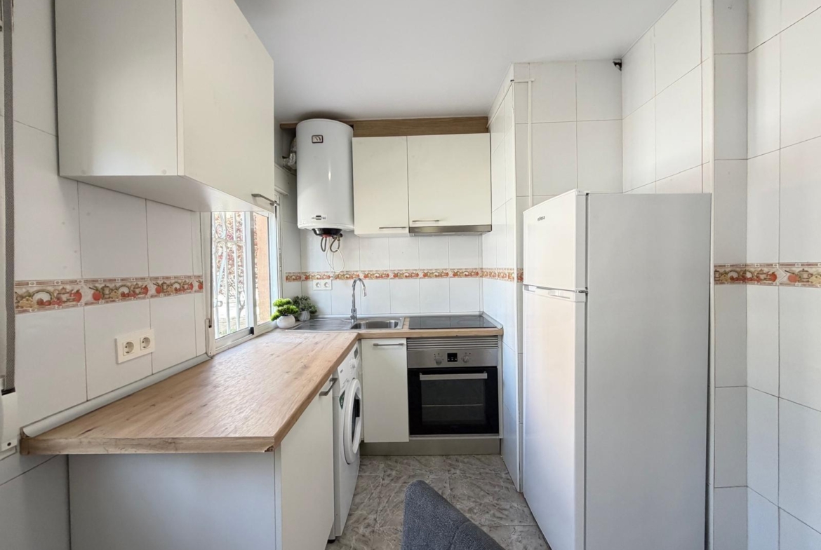REFORMED 2-BEDROOM APARTMENT. 1 BATHROOM. WITH 65 M2. PARK OF NATIONS AREA. BEACH 800 METERS AWAY.