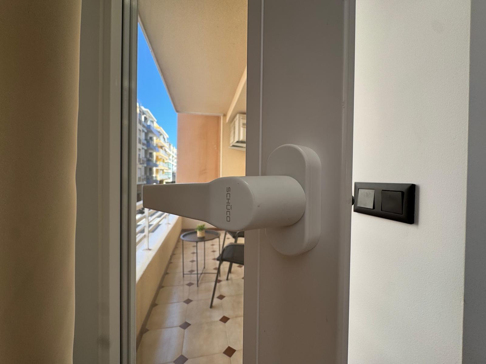 TOTALLY RENOVATED APARTMENT 20 METERS FROM THE BEACH WITH 100 M2 OF SURFACE. 3 BEDROOMS. 1 BATHROOMS.