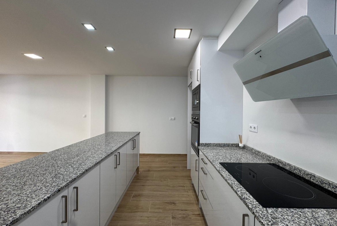 REFORMADO APADRAMENTO EN LA PRIMERA LINEA DE LA MATA CON VISTAS AL MAART 3 DORM. 2 BAÑOS. SUPERFICIE 105 M2.