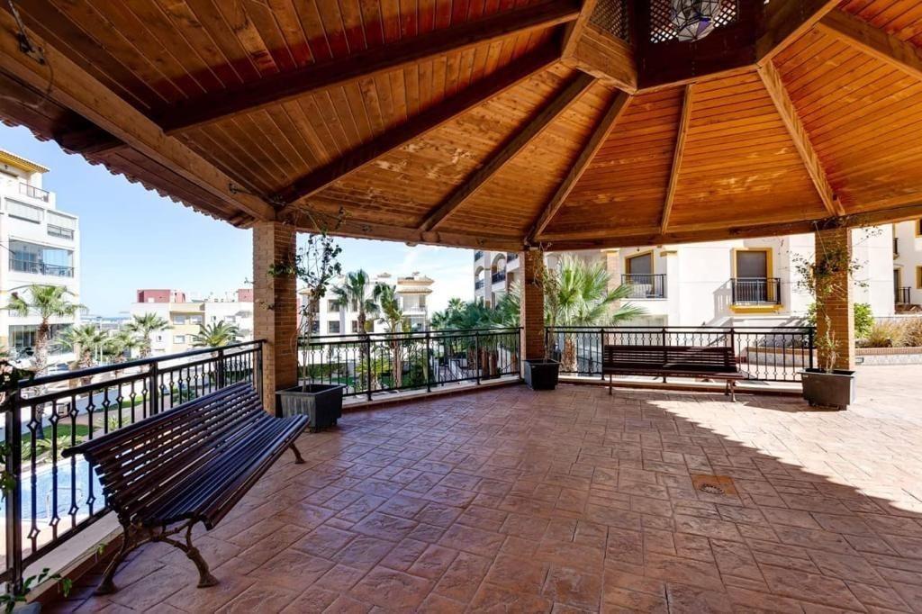 Exclusief appartement in Guardamar del Segura met uitzicht op zee