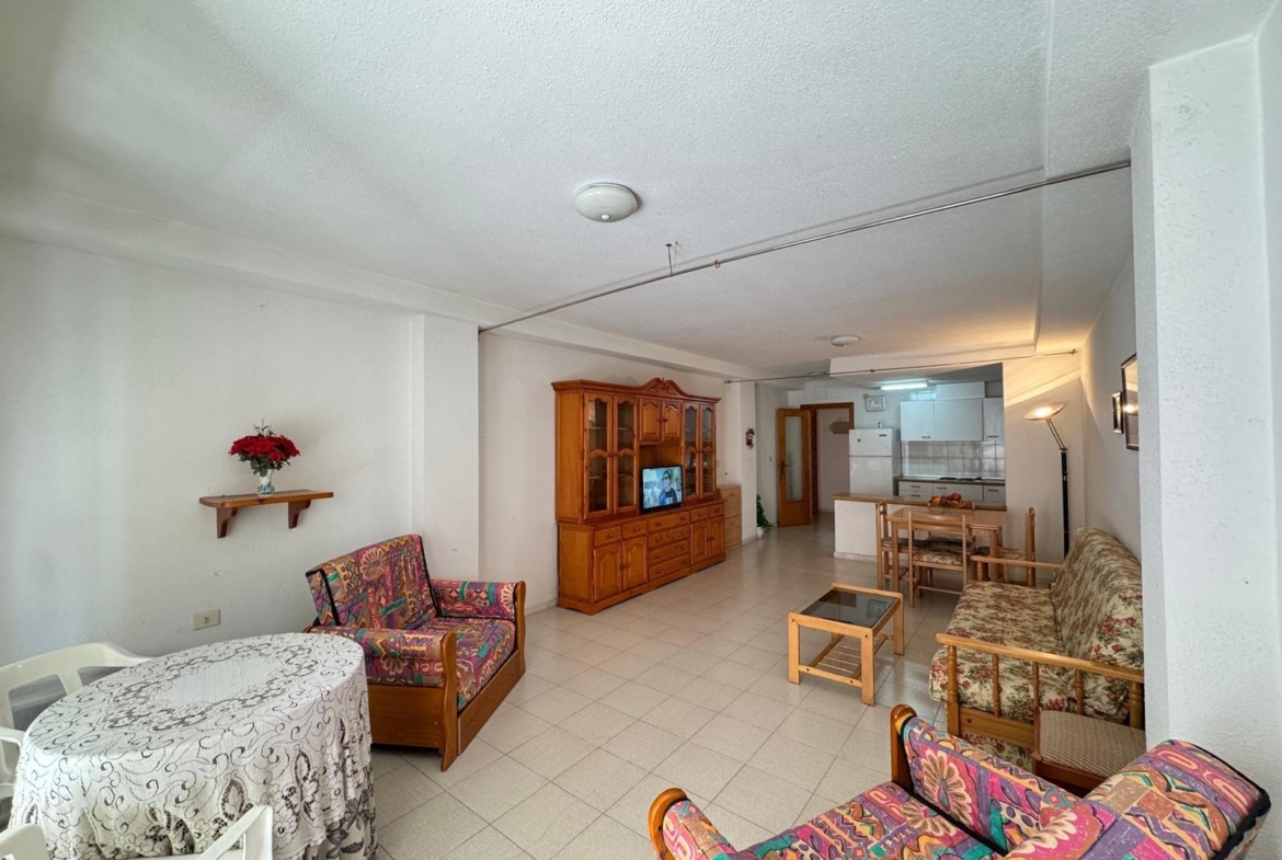 AMPLIO APARTAMENTO DE 99 M2 A 350 METROS DE PLAYA DEL CURA. 2 DORM. 1 BAÑO.