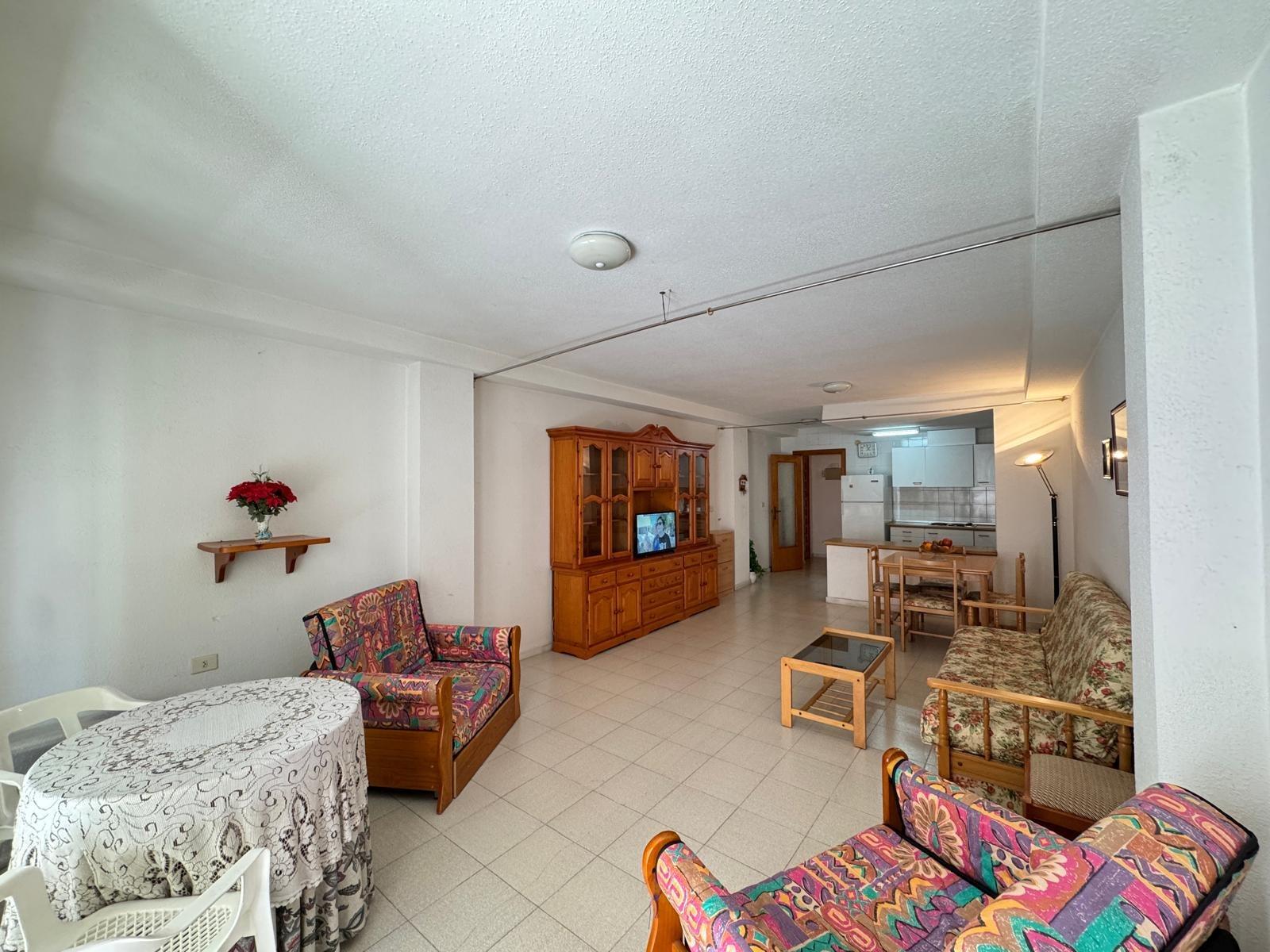AMPLIO APARTAMENTO DE 99 M2 A 350 METROS DE PLAYA DEL CURA. 2 DORM. 1 BAÑO.