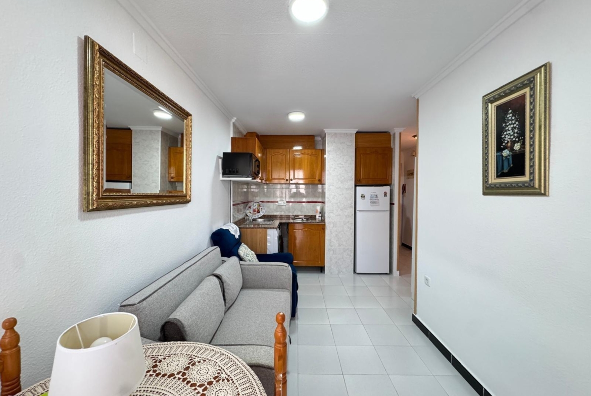ESTUDIO A 250 METROS DE PLAYA DE LOS LOCOS Y CON 25 M2. CON PISCINA COMUNITARIA.
