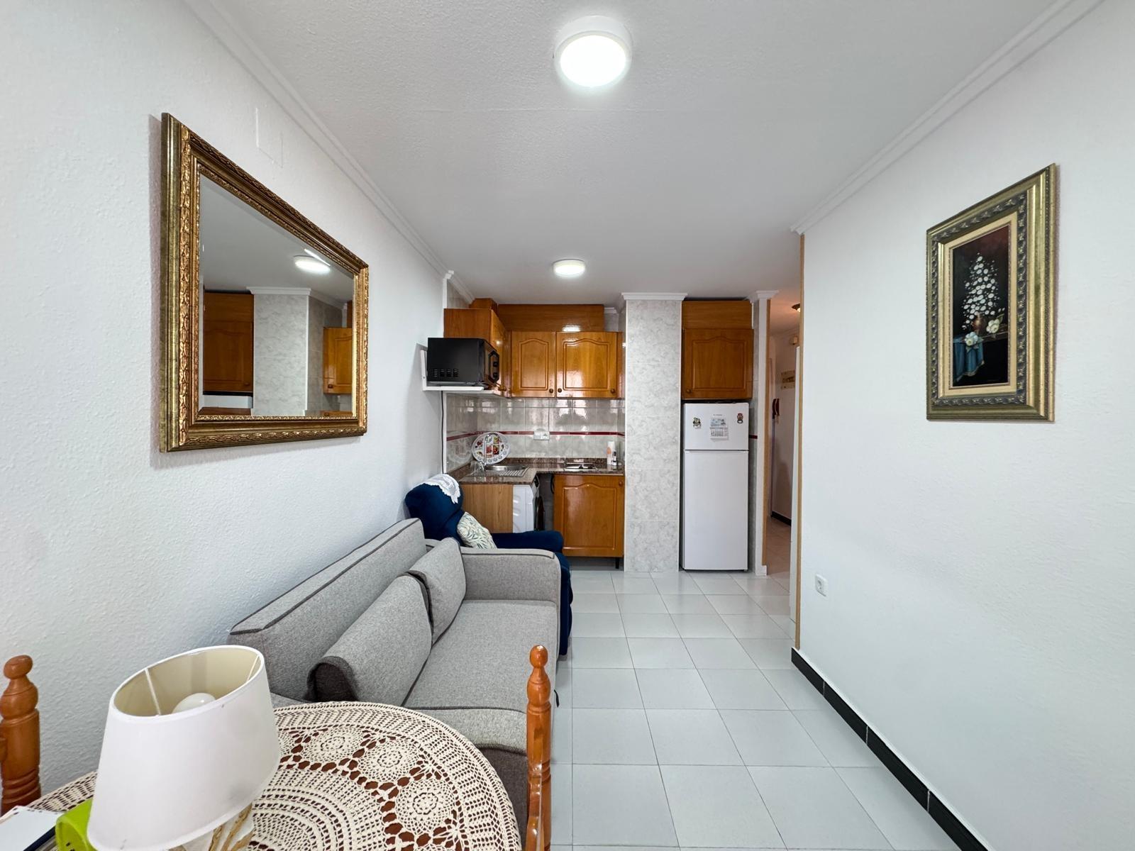 5-13-54 ESTUDIO A 250 METROS DE PLAYA DE LOS LOCOS Y CON 25 M2. CON PISCINA COMUNITARIA.