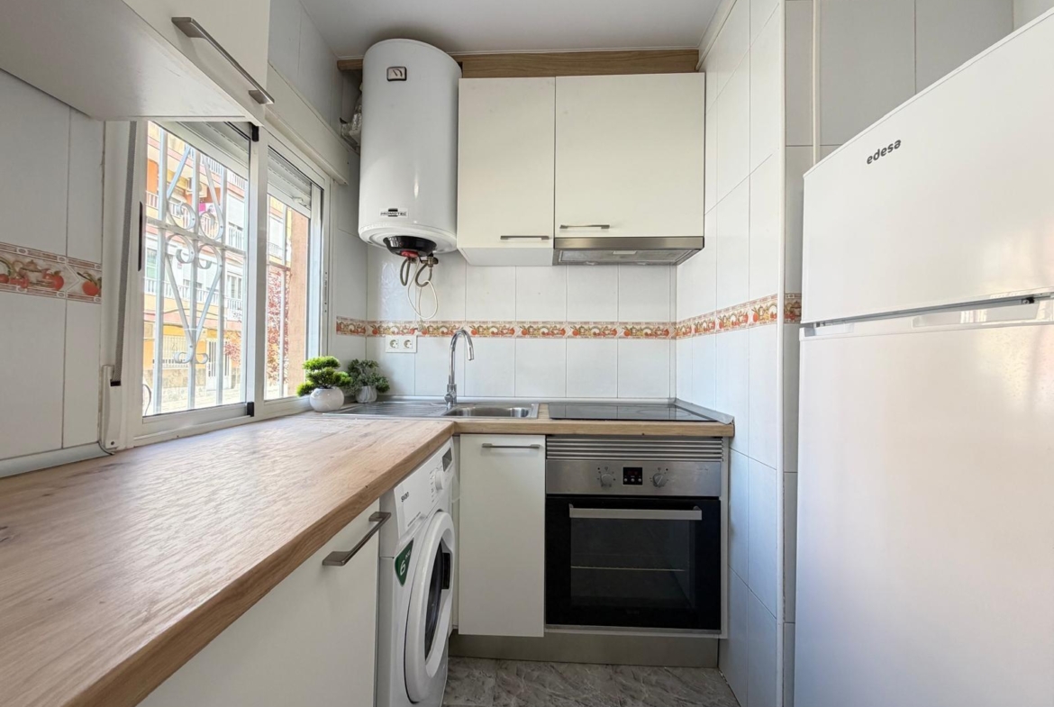 REFORMED 2-BEDROOM APARTMENT. 1 BATHROOM. WITH 65 M2. PARK OF NATIONS AREA. BEACH 800 METERS AWAY.