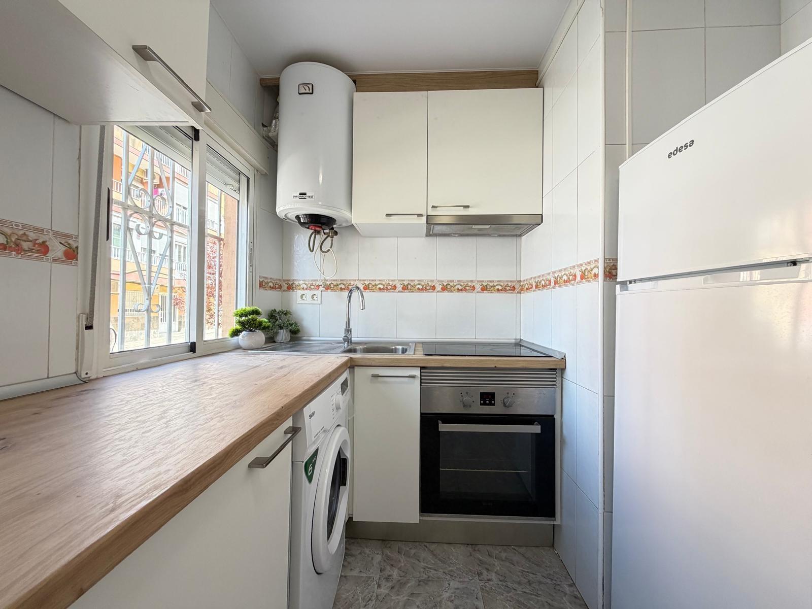 5-13-57 REFORMED 2-BEDROOM APARTMENT. 1 BATHROOM. WITH 65 M2. PARK OF NATIONS AREA. BEACH 800 METERS AWAY.