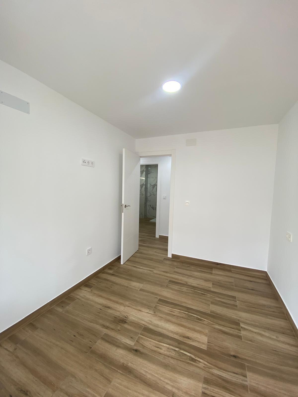 Renovated apartment on the front line of Torrevieja with lateral sea views and pool