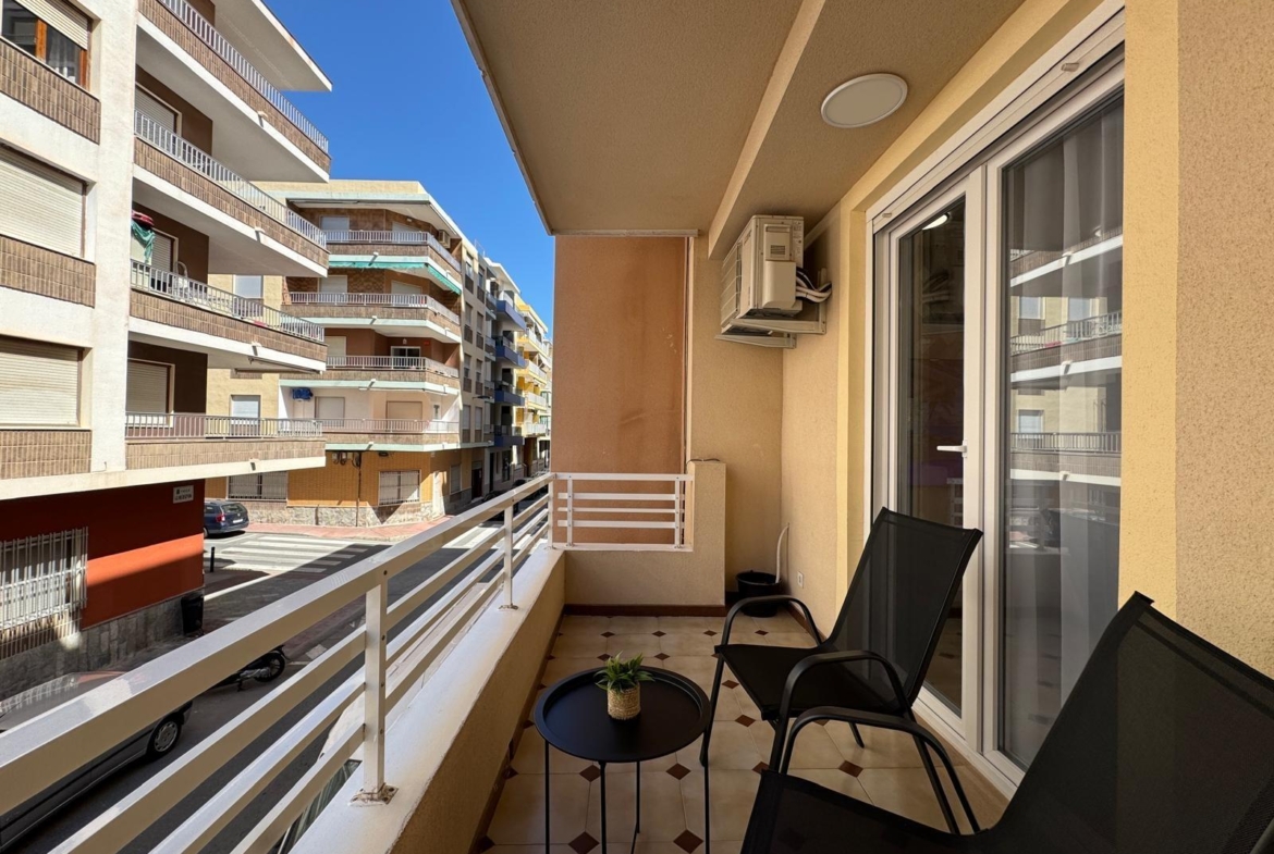 TOTALLY RENOVATED APARTMENT 20 METERS FROM THE BEACH WITH 100 M2 OF SURFACE. 3 BEDROOMS. 1 BATHROOMS.