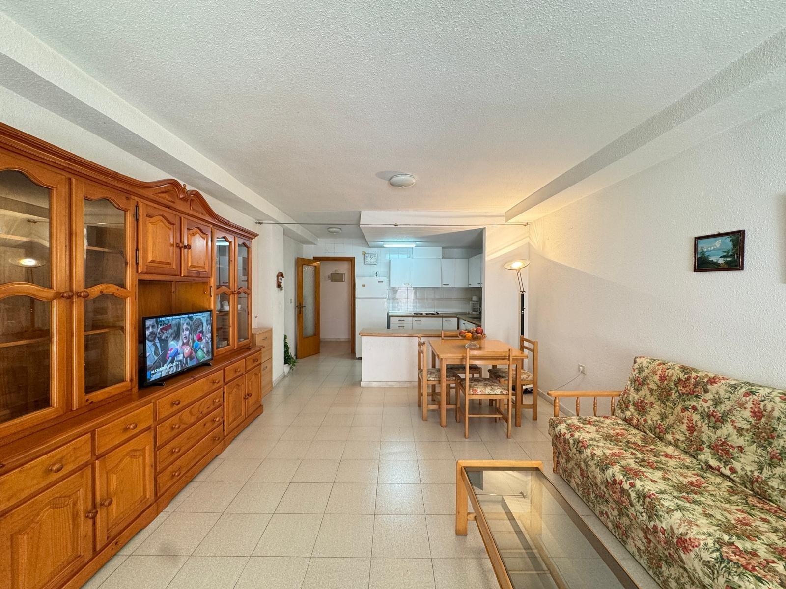 AMPLIO APARTAMENTO DE 99 M2 A 350 METROS DE PLAYA DEL CURA. 2 DORM. 1 BAÑO.