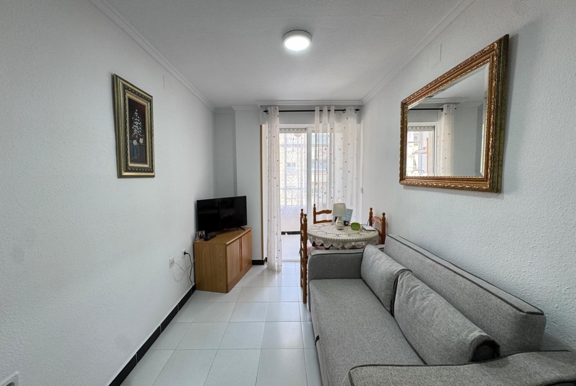 ESTUDIO A 250 METROS DE PLAYA DE LOS LOCOS Y CON 25 M2. CON PISCINA COMUNITARIA.