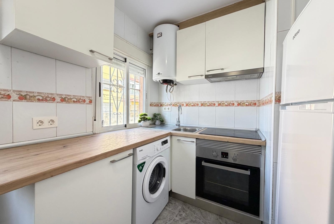 REFORMED 2-BEDROOM APARTMENT. 1 BATHROOM. WITH 65 M2. PARK OF NATIONS AREA. BEACH 800 METERS AWAY.