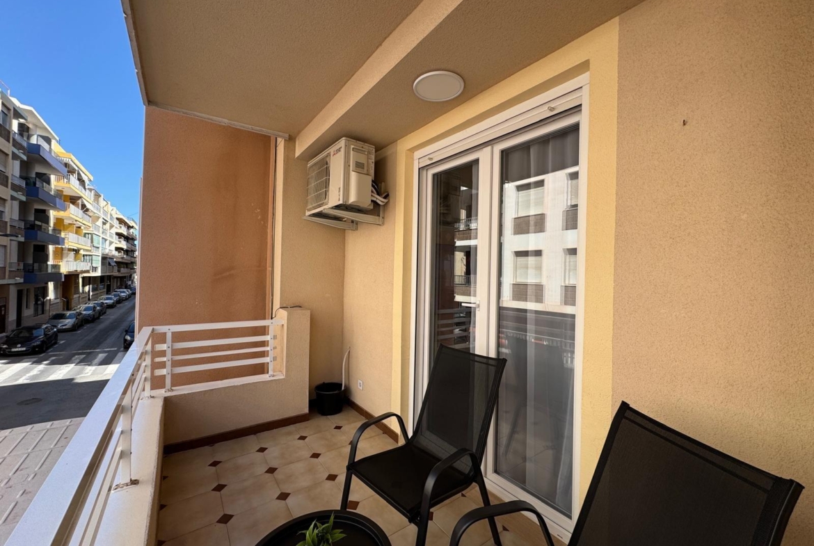 TOTALLY RENOVATED APARTMENT 20 METERS FROM THE BEACH WITH 100 M2 OF SURFACE. 3 BEDROOMS. 1 BATHROOMS.