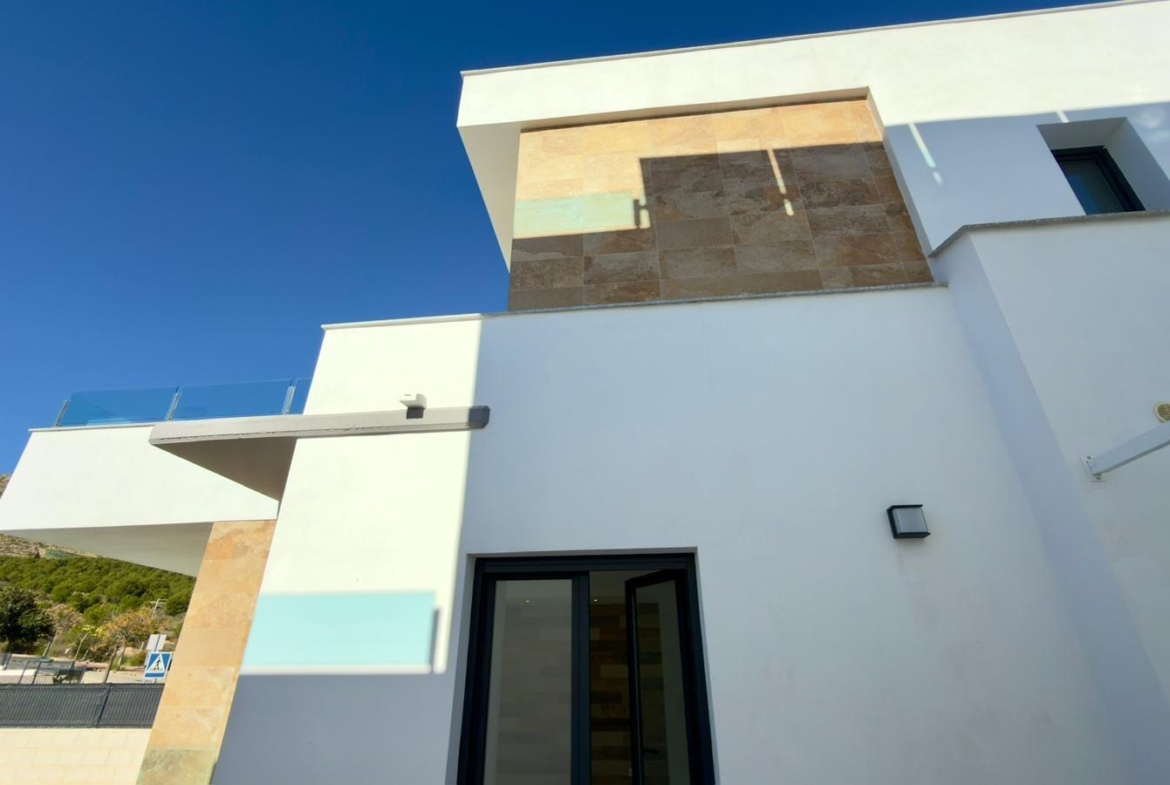 Exclusive villa in Polop with mountain views