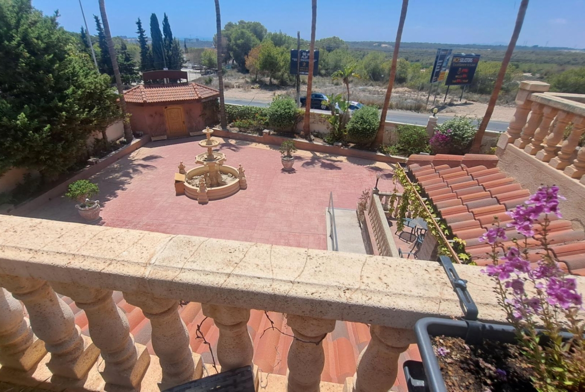 RESTAURANTE EN CABO ROIG. CON 871 M2.