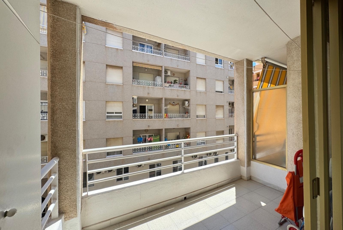 AMPLIO APARTAMENTO DE 99 M2 A 350 METROS DE PLAYA DEL CURA. 2 DORM. 1 BAÑO.