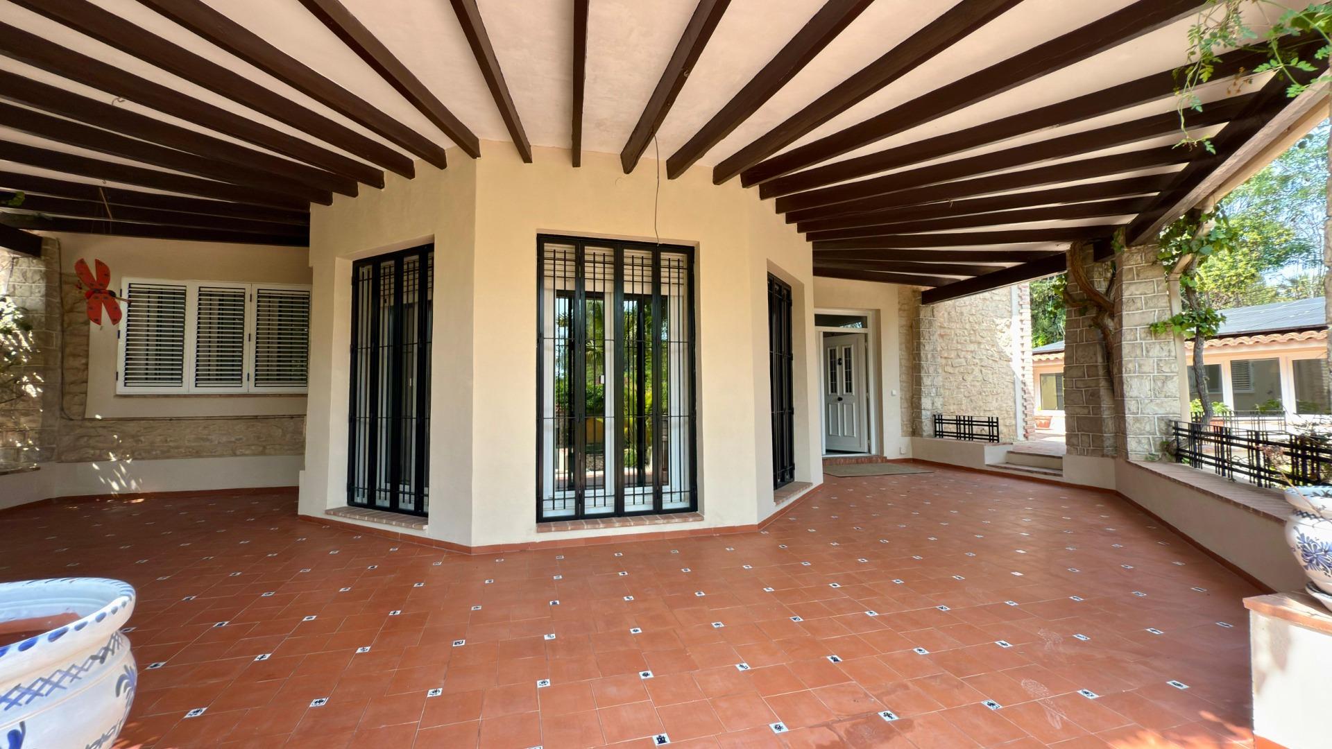 5-15-49 Exclusieve Villa Omringd door de natuur in Alicante