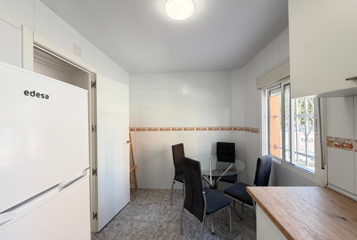 REFORMED 2-BEDROOM APARTMENT. 1 BATHROOM. WITH 65 M2. PARK OF NATIONS AREA. BEACH 800 METERS AWAY.