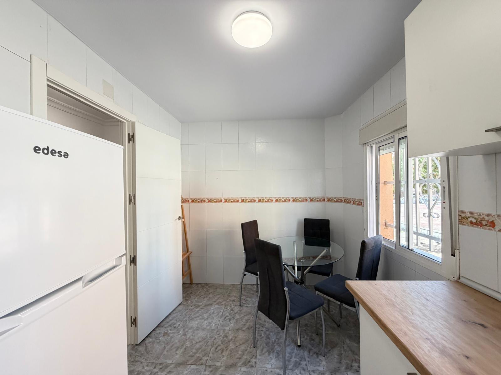 5-15-55 REFORMED 2-BEDROOM APARTMENT. 1 BATHROOM. WITH 65 M2. PARK OF NATIONS AREA. BEACH 800 METERS AWAY.
