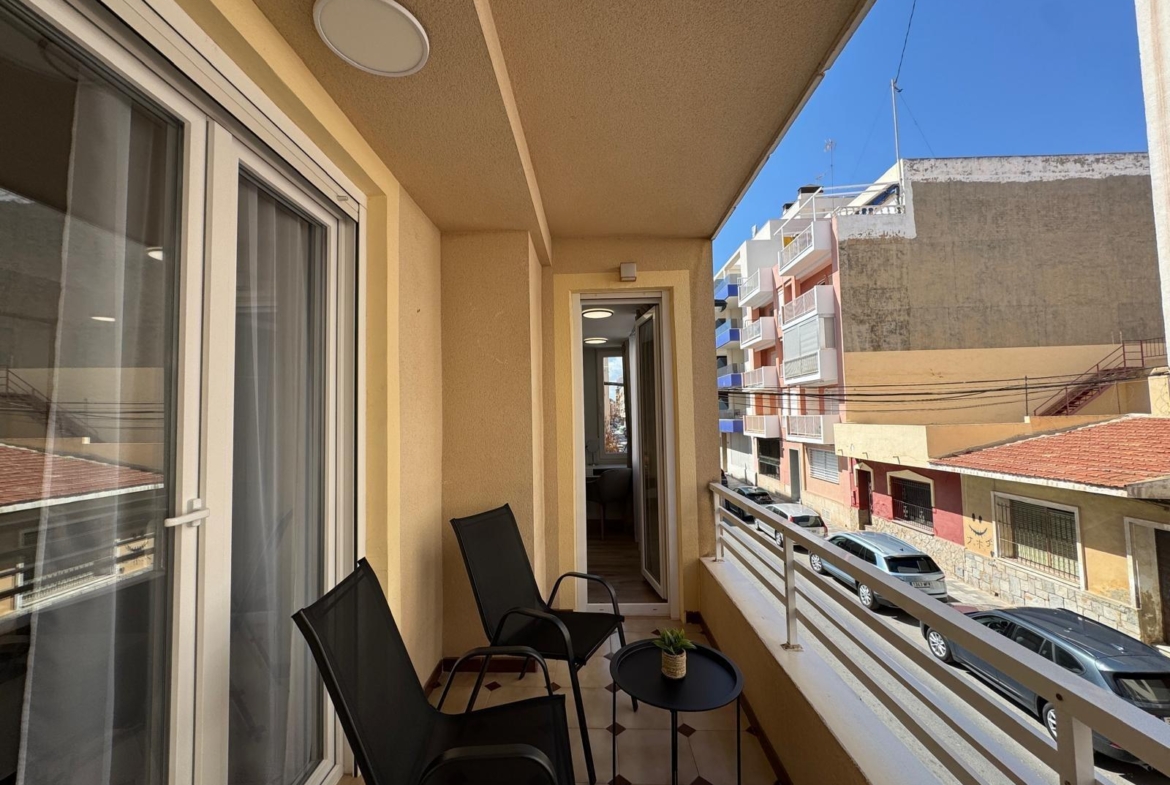 TOTALLY RENOVATED APARTMENT 20 METERS FROM THE BEACH WITH 100 M2 OF SURFACE. 3 BEDROOMS. 1 BATHROOMS.