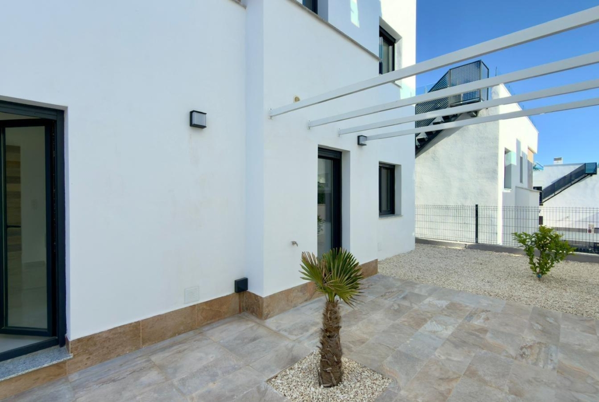 Exclusive villa in Polop with mountain views