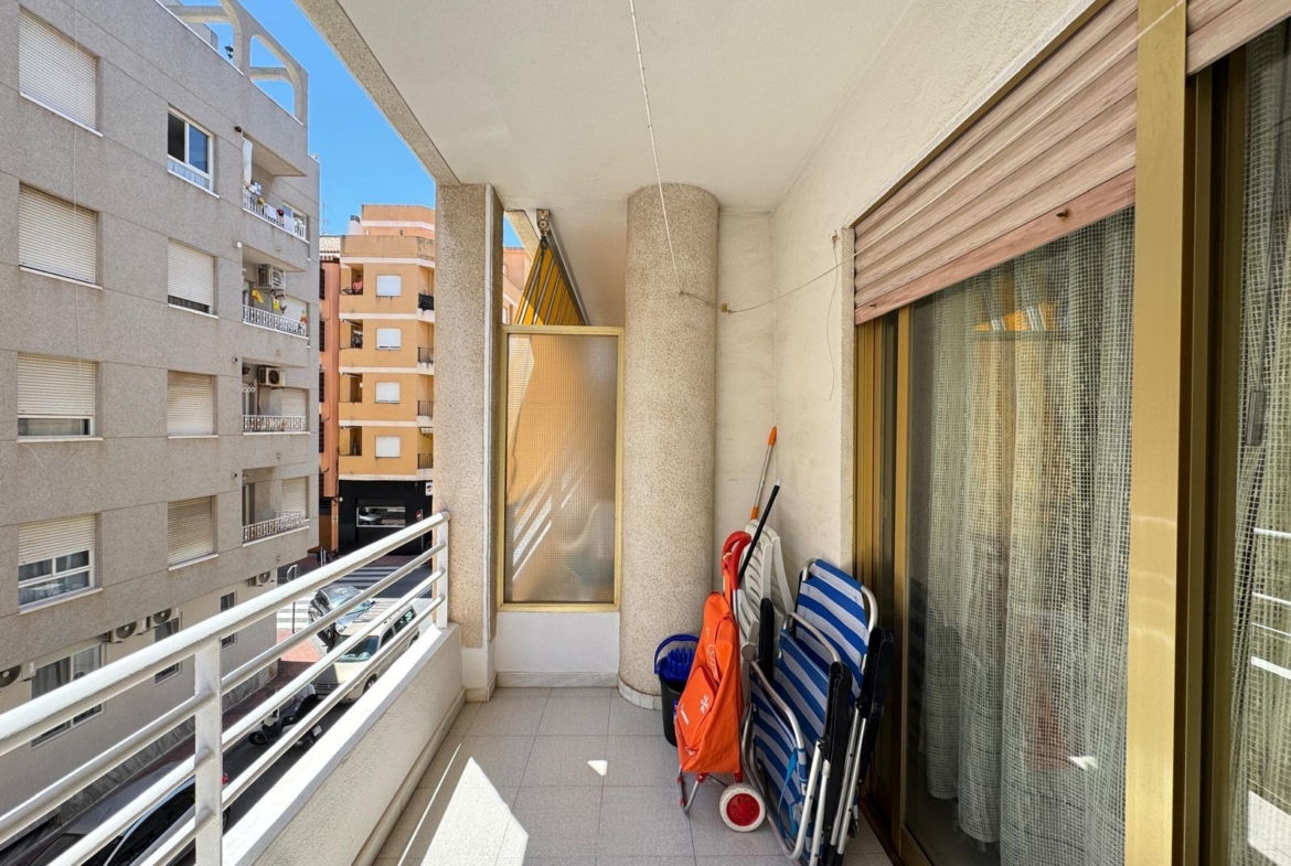 AMPLIO APARTAMENTO DE 99 M2 A 350 METROS DE PLAYA DEL CURA. 2 DORM. 1 BAÑO.
