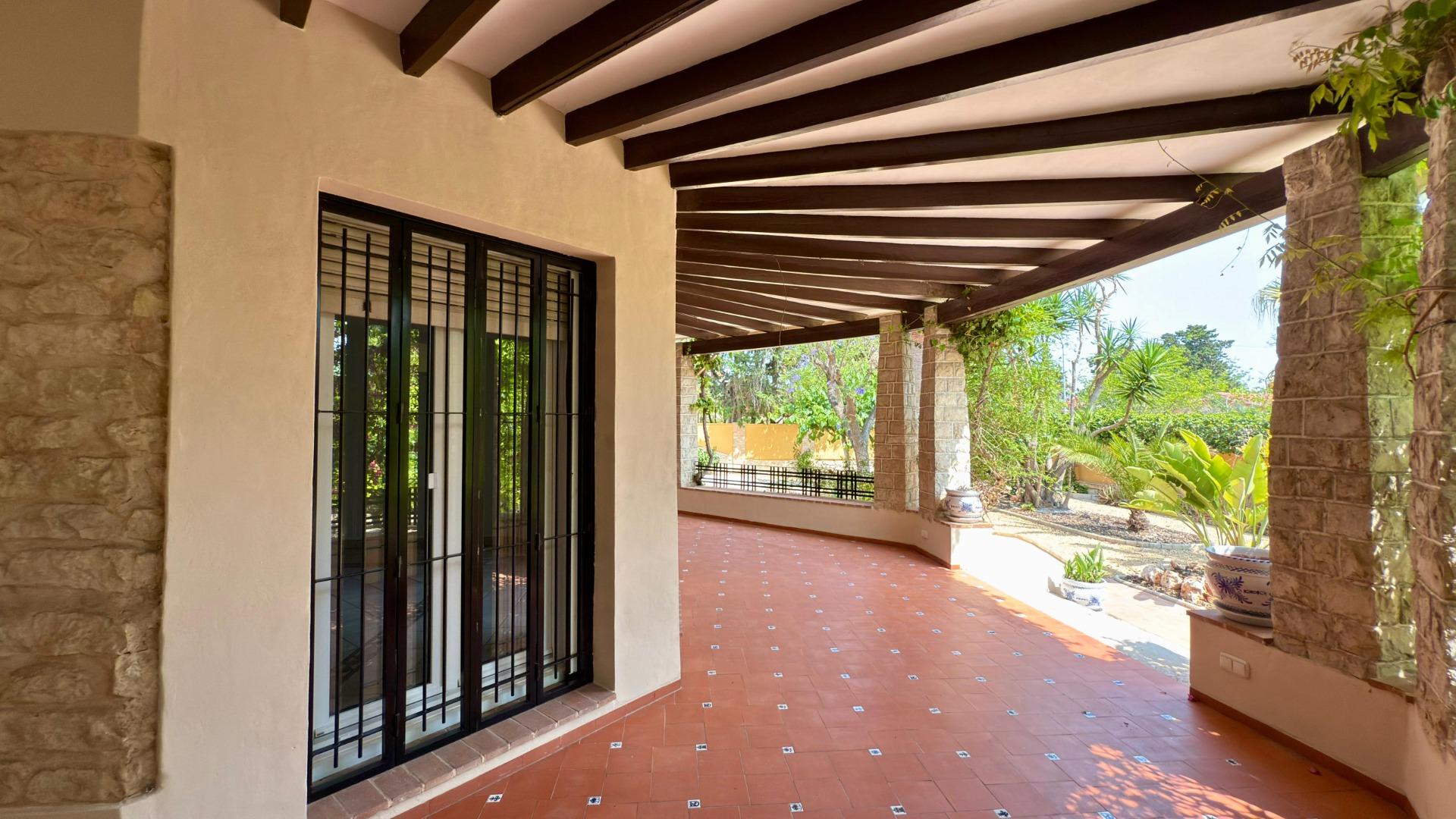 5-16-48 Exclusieve Villa Omringd door de natuur in Alicante